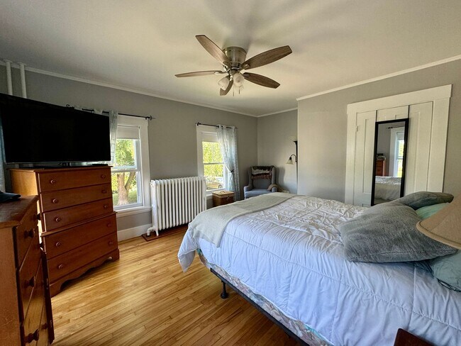 Building Photo - 3BD/1.5BA South Portland Single Family Home!! W/D In-Unit & Storage in Basement & Shed! Available...