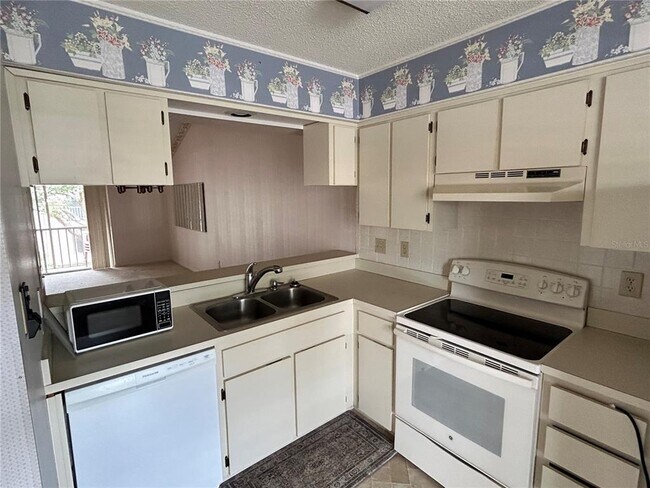 Building Photo - 4826 Myrtle Oak Dr