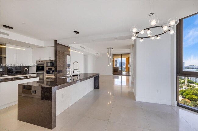 Building Photo - 17749 Collins Ave