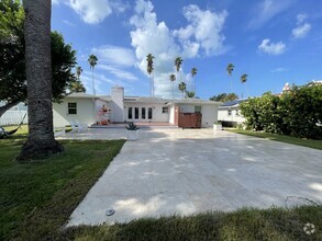 Building Photo - 3411 E Debazan Ave