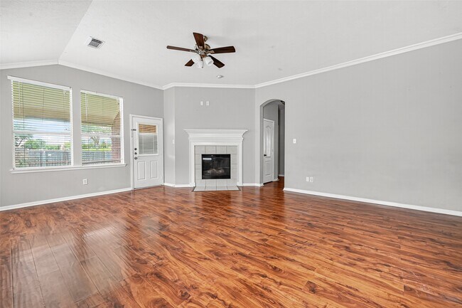 Building Photo - 5615 Brookhollow Oaks Trail