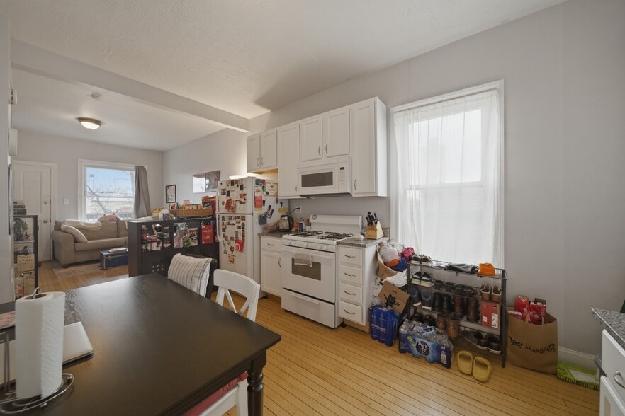 Building Photo - 3841 N Bernard St