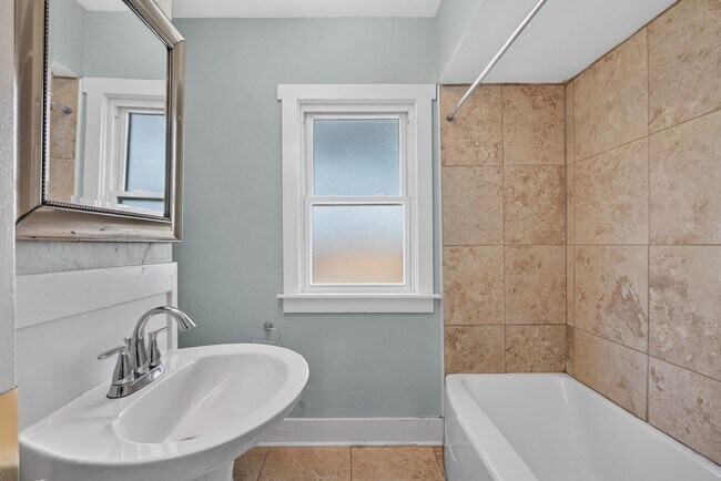 Building Photo - 721 Headley Ave