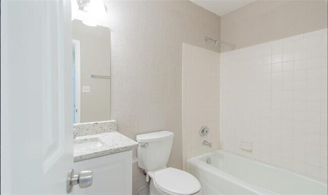 Building Photo - 2599 Fieldstone View Ln SE