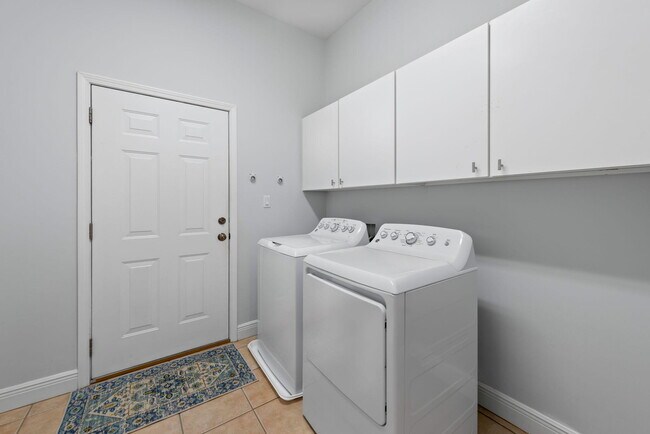Building Photo - 4741 Papaya Park