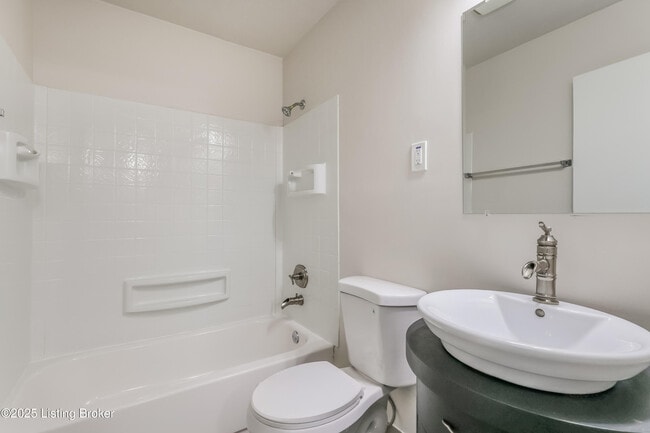 Building Photo - 10795 Millers Ln