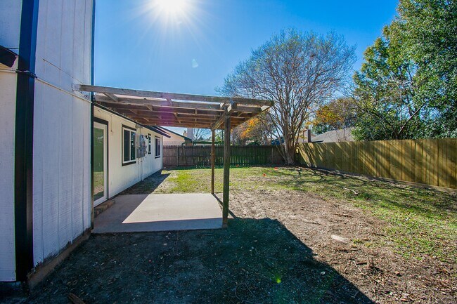 Building Photo - 16419 N Bend Dr