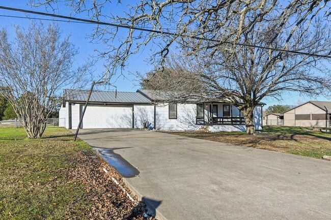 Building Photo - 250 Co Rd 3318