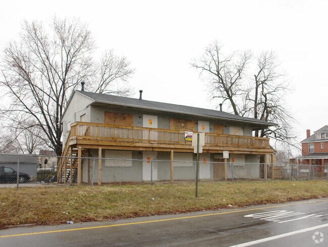 Building Photo - 1416-1424 Rickenbacker St