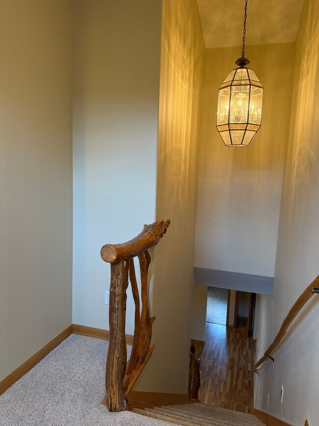 Building Photo - Spacious 3 Bed/3.5 Bath Home with Two Prim...
