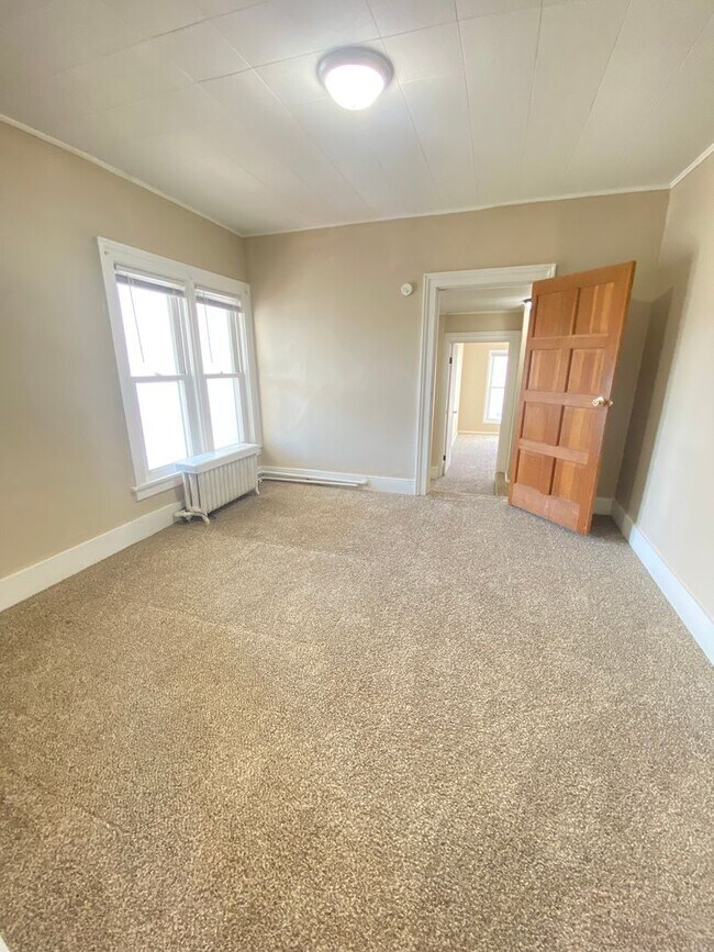 Building Photo - 217 W Irving Ave