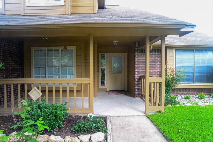 Building Photo - 2405 Raintree Path