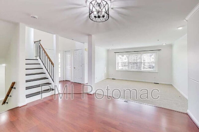 Building Photo - 8417 Meadow Green Way