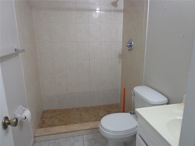 Building Photo - 721 Regent Cir S
