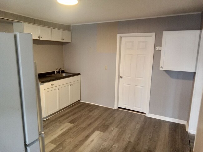 Building Photo - 127 Schoolhouse Rd