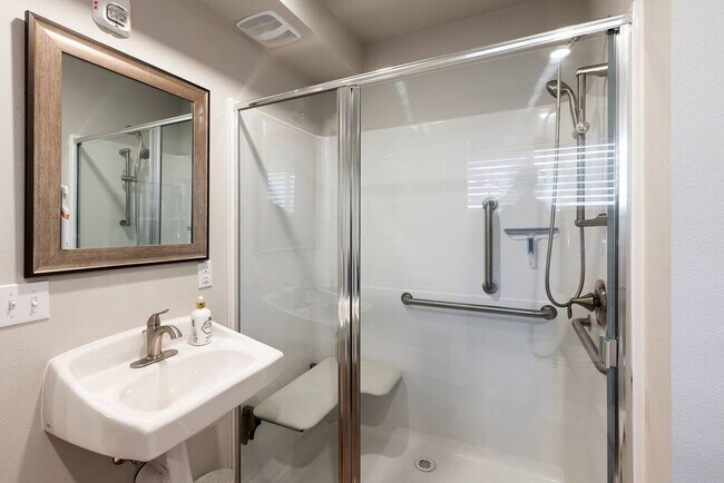 Building Photo - 624 E 32nd St