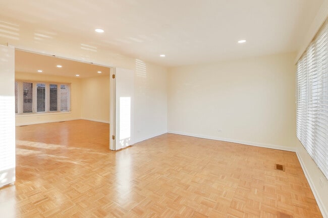 Building Photo - 475 Laurel Ave