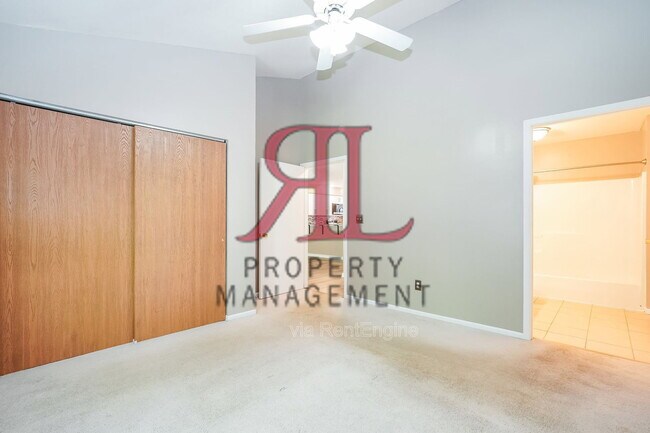 Building Photo - 1241 Rivercrest Dr S