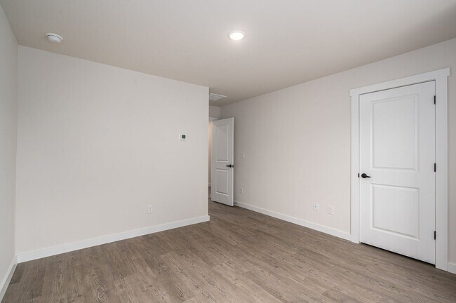 Building Photo - Newly-Built Pet-Friendly Home in Hickory!