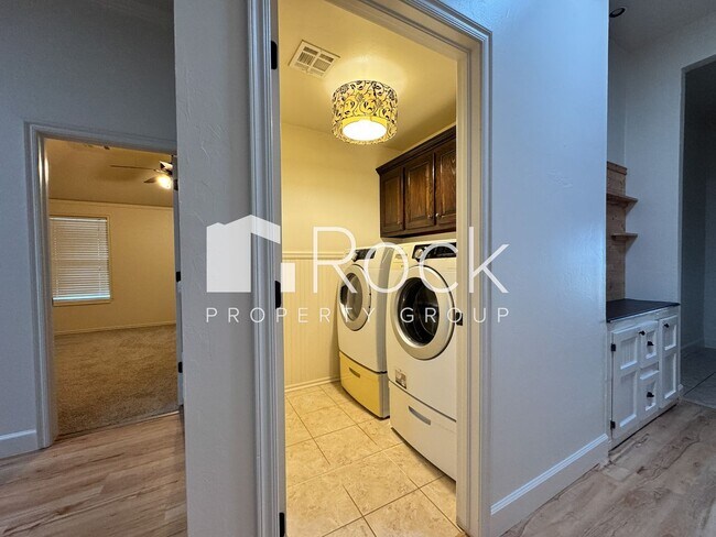 Building Photo - 3 Bed/2 Bath Edmond Home **AMAZING Location with All Appliances Included**