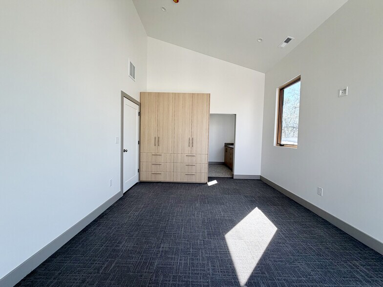 Primary Bedroom 1 - 806 S Jefferson St