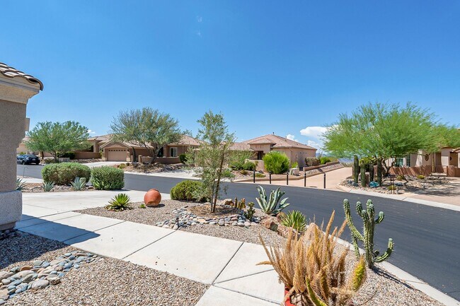 Building Photo - Gated Community!