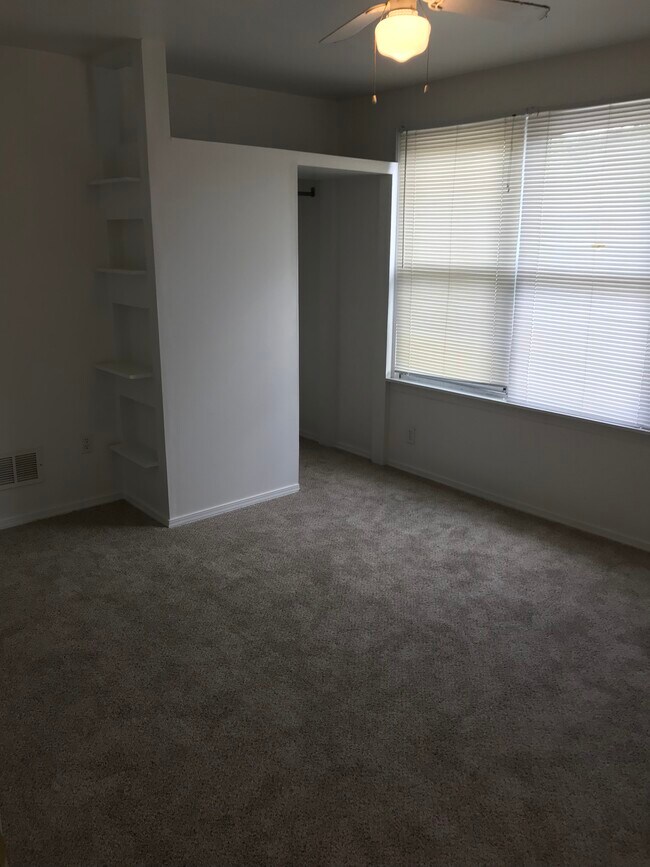 Building Photo - 501 Penn St