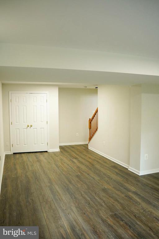 Building Photo - 9013 Melody Dr