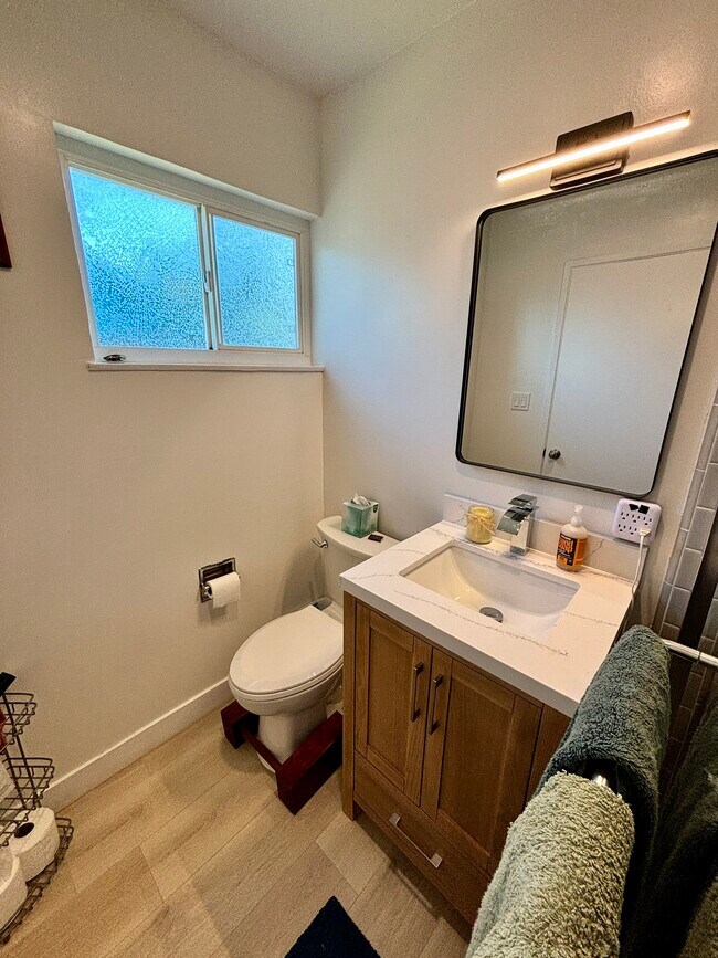 Building Photo - 1333 Currant Ave