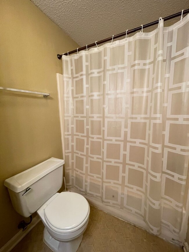 Building Photo - Condo: Jefferson Towne