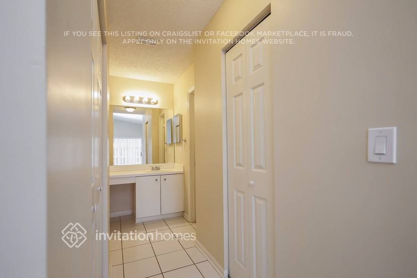 Building Photo - 16940 SW 142nd Pl