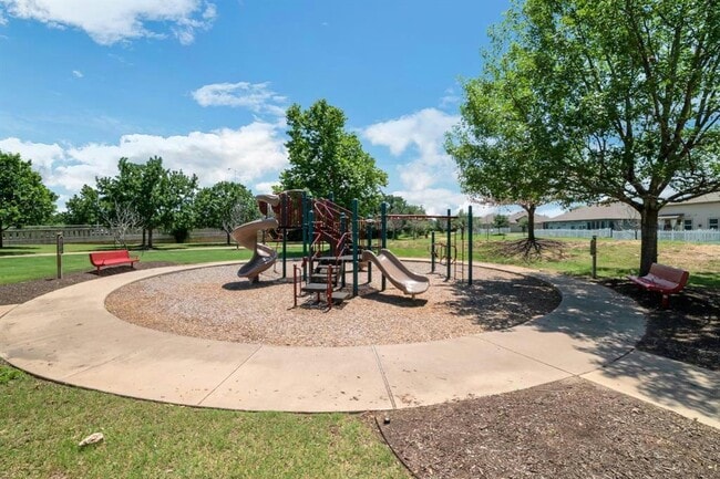 Building Photo - 513 Rolling Oak Dr