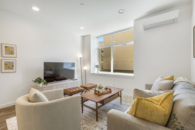 Building Photo - 722 3rd Ave N