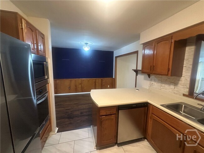 Building Photo - 2217 Bacon Park Dr