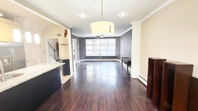 Building Photo - 6013 Buchanan Pl