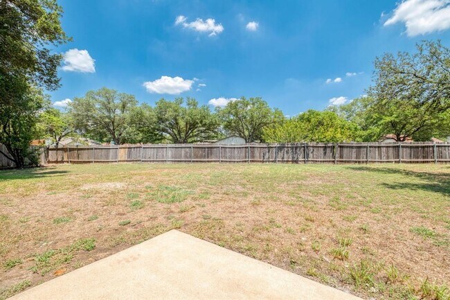 Building Photo - 2306 Berry Hill Cir