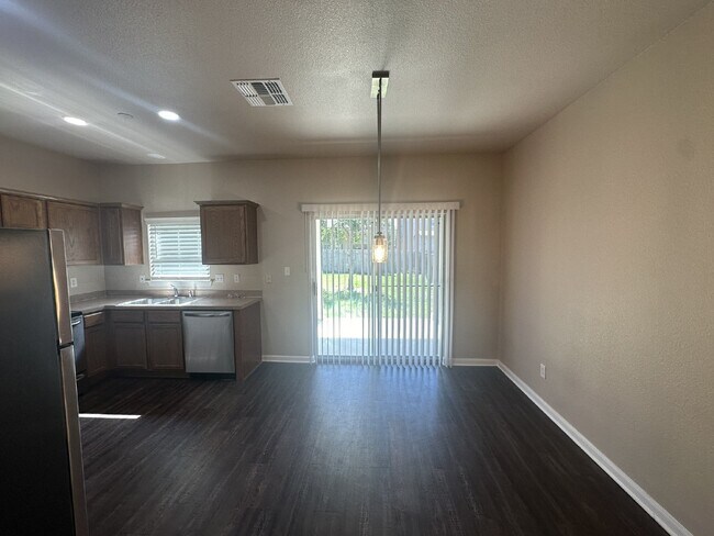 Building Photo - 553 Slippery Rock