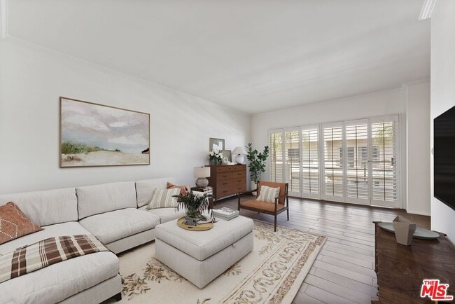 Primary Photo - 1131 Alta Loma Rd
