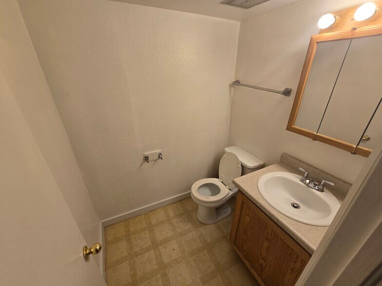 Building Photo - 1949 S Mobile St