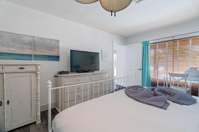 Building Photo - 3221 Spanish River Dr