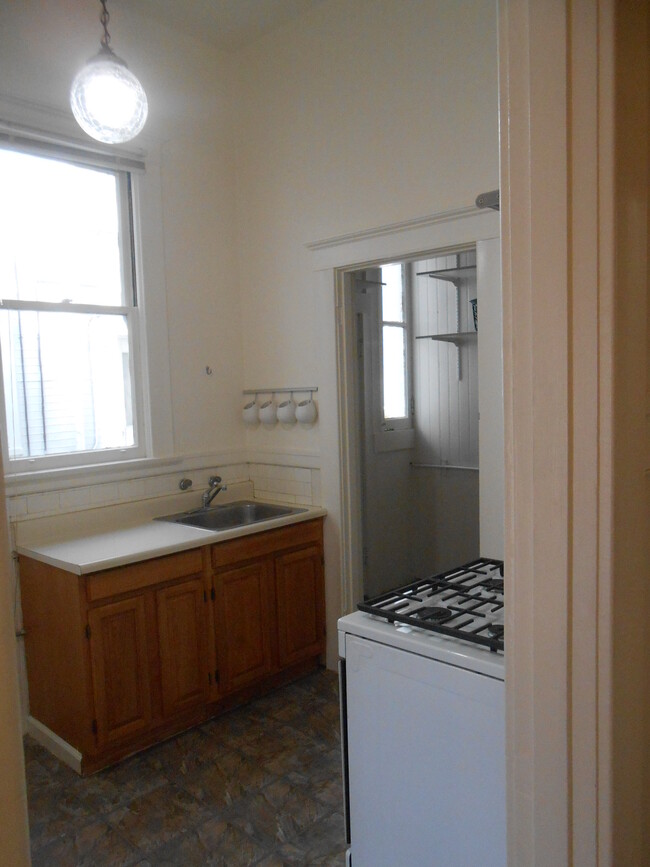 Building Photo - 1087 Valencia St