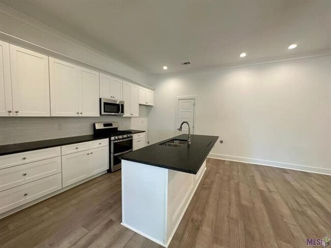 Building Photo - Beautiful Townhome in Dawson Bluff!