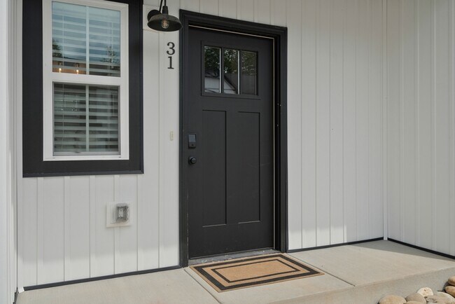 Building Photo - Unit #31 (166 Sango Rd)