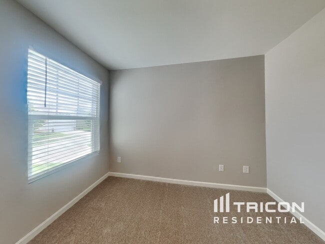 Building Photo - 1037 Bitting Hall Cir