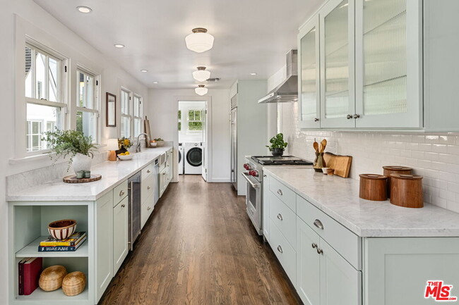 Building Photo - 234 N Ridgewood Pl