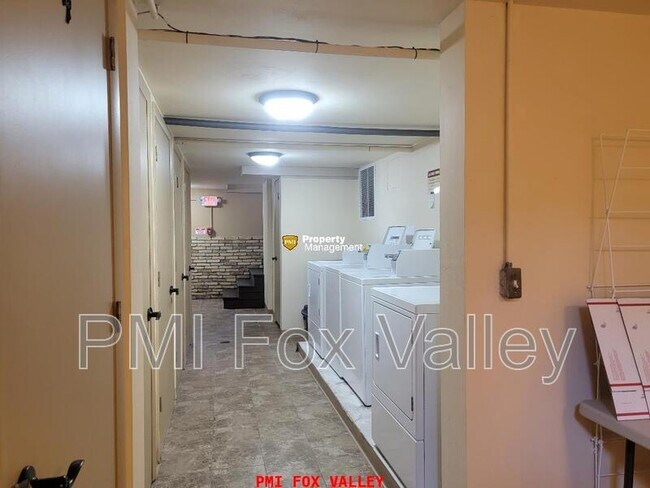 Building Photo - 104 Sycamore Dr