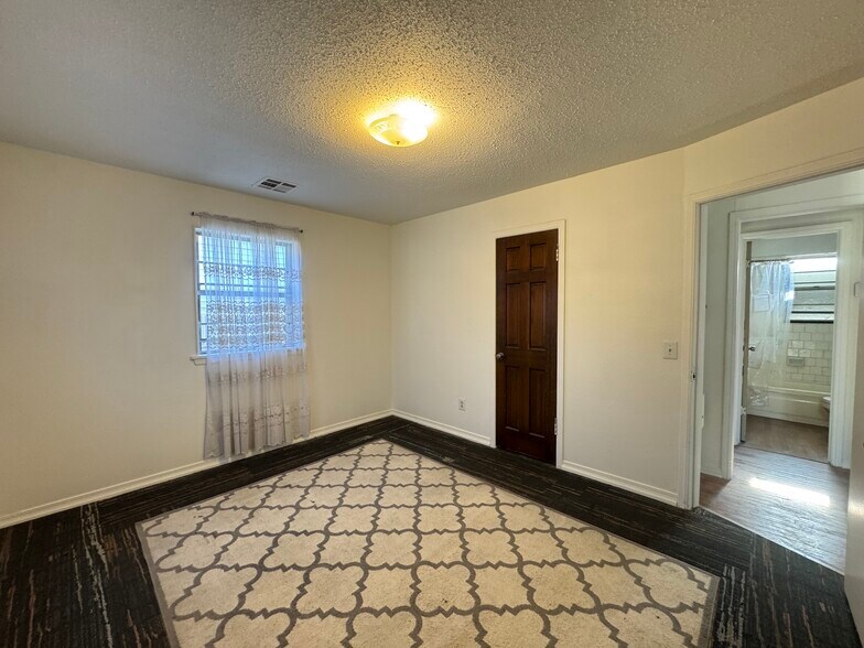 Building Photo - 3340 SW 23rd St