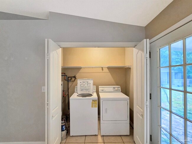 Building Photo - 3359 Green Briar Cir