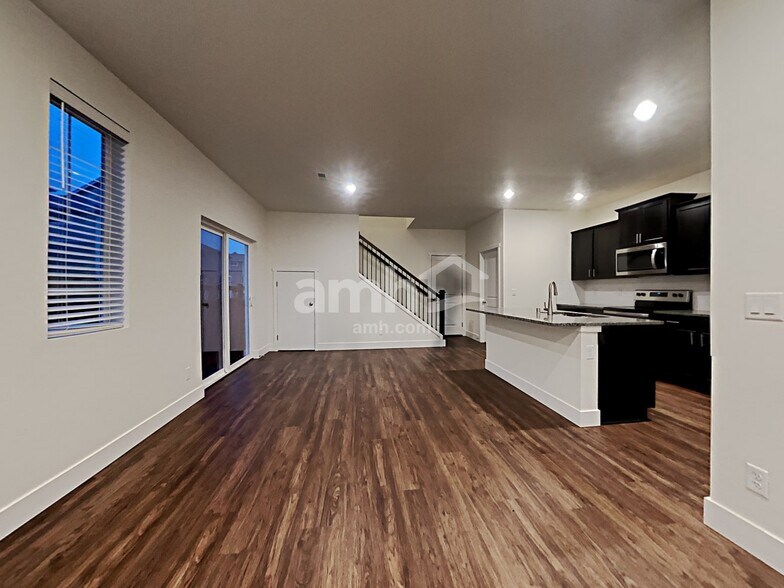Building Photo - 33084 Ten Trails Pkwy
