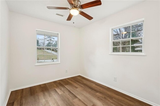 Building Photo - 4042 Sweetbriar Ln